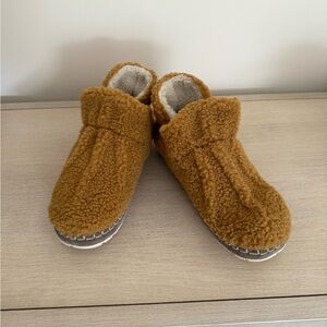 Cozy Brown Sherpa Slippers (never worn)
